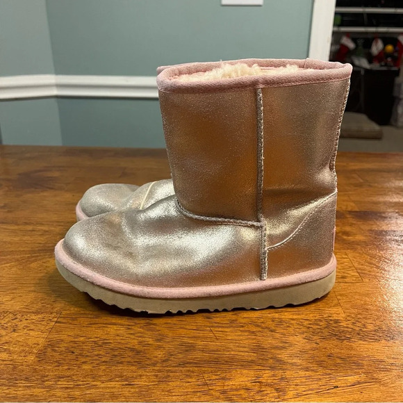 Ugg Pink Sparkle Classic boot size 4 girls - Picture 1 of 8